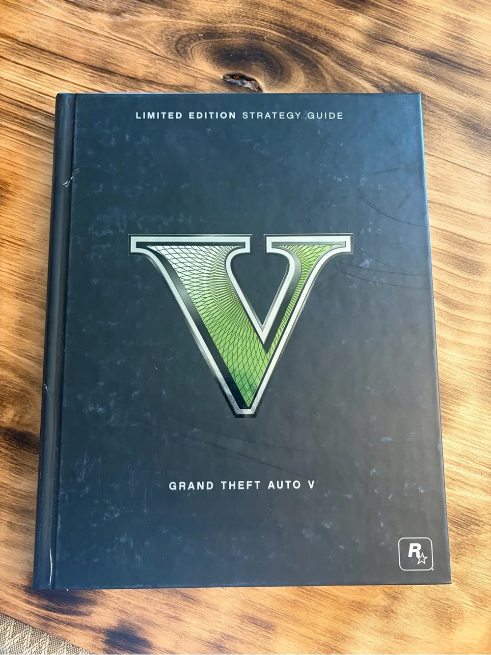 Grand Theft Auto V Limited Edition Strategy Guide - Black & Green Cover